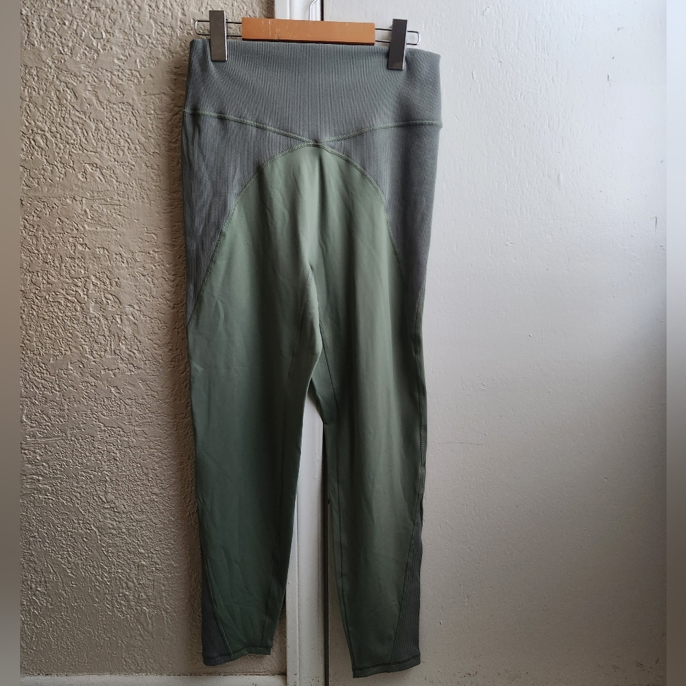 NWOT aerie- Goals 7/8 Legging - Picture 4 of 8